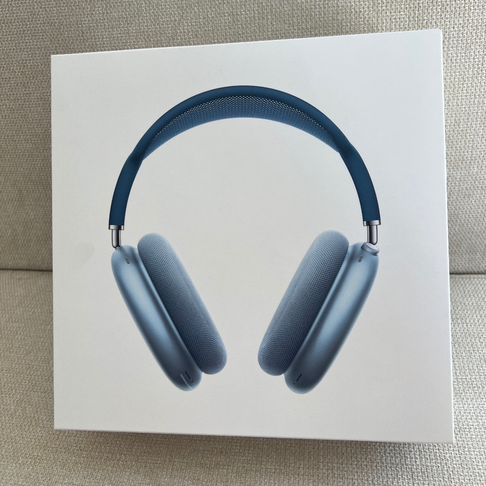 Apple AirPods MAX Box